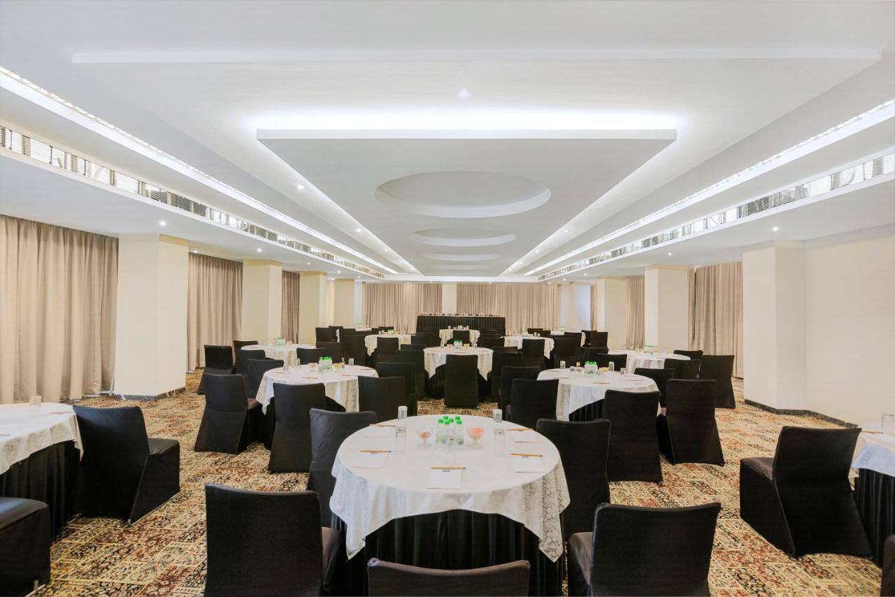Отель Sarovar Portico , Индаур Экстерьер фото